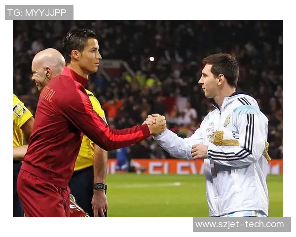 双足球明星对决：足坛新世纪的巅峰对抗与时代印记